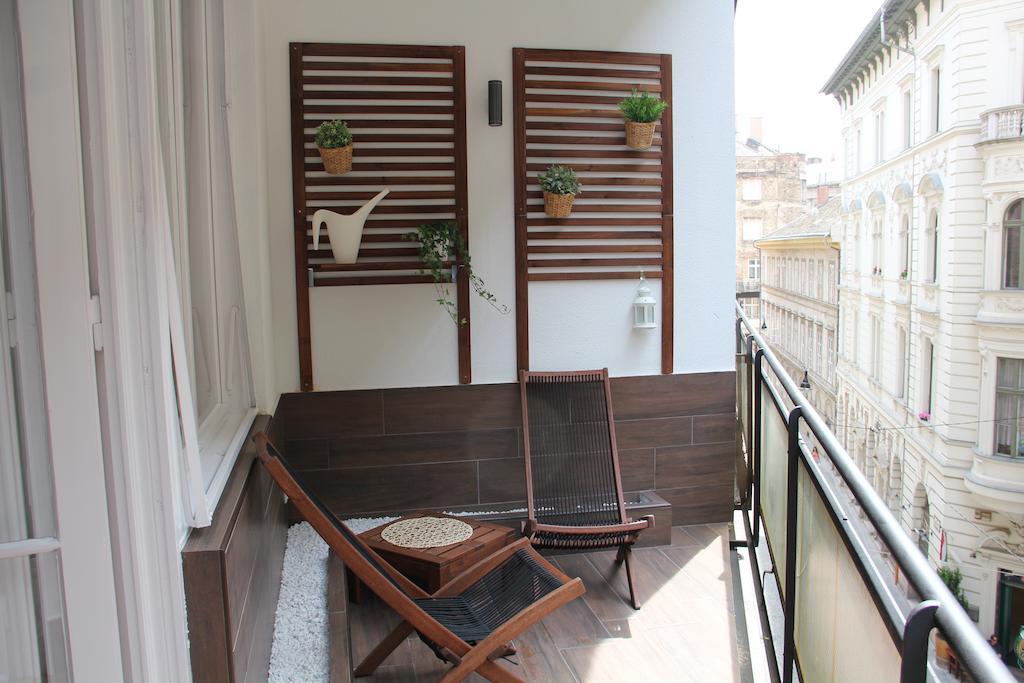 Centerstudio With Balcony In Downtown Apartment Budapest Room photo